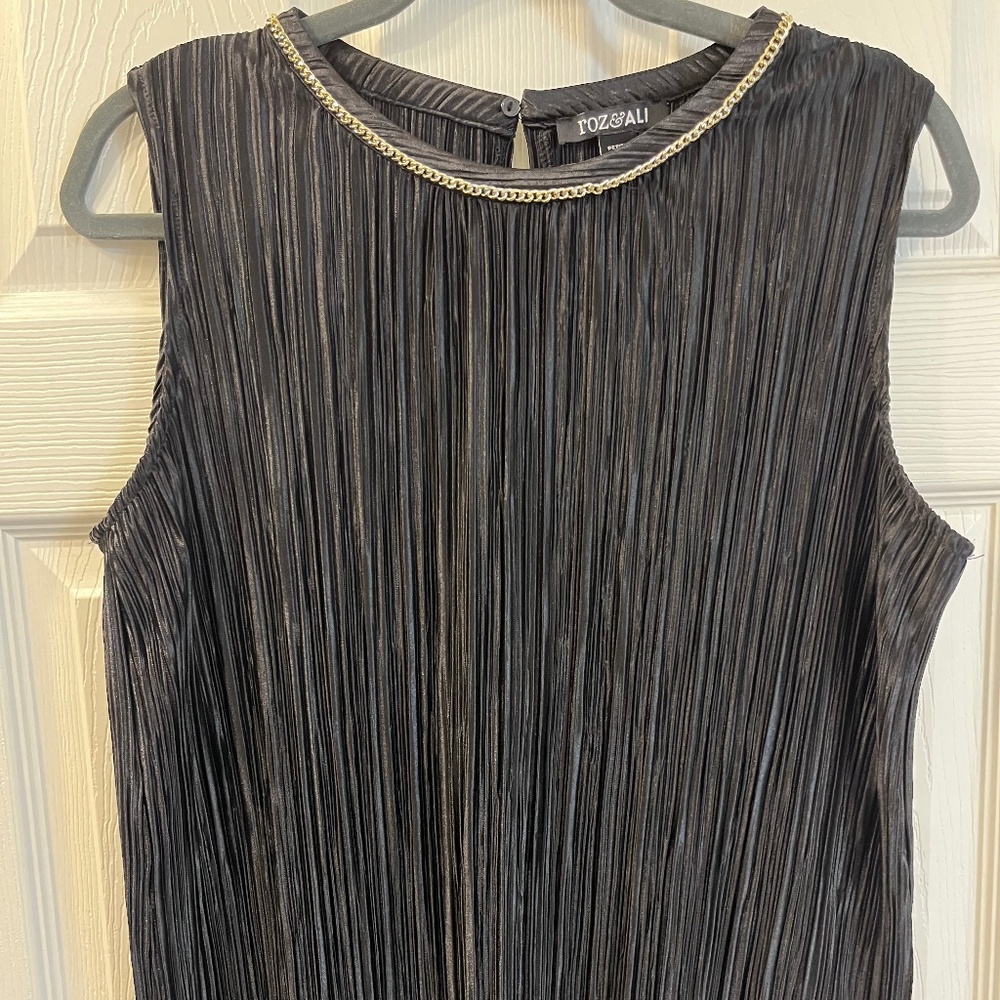 Roz & Ali, Large, Black sleeveless tunic with gold colored chain detail